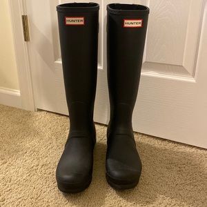 Matte black womens hunter rain boots size 9